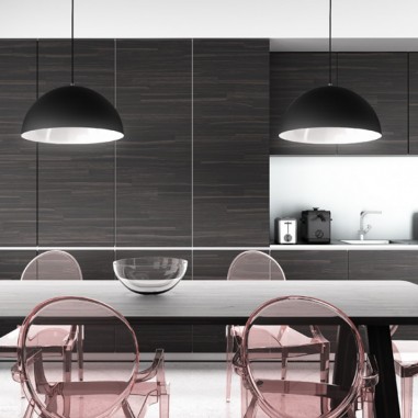 Suspension avec abat-jour en métal noir en duo au-dessus de la table à manger