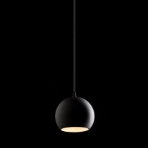 Suspension avec abat-jour noir en verre rendu allumée