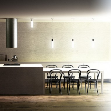 Suspension tube en verre opale au-dessus de la table à manger