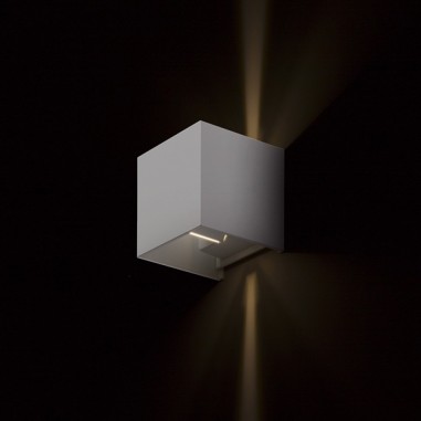 Applique murale d'extérieur en blanc avec faisceau lumineux ajustable