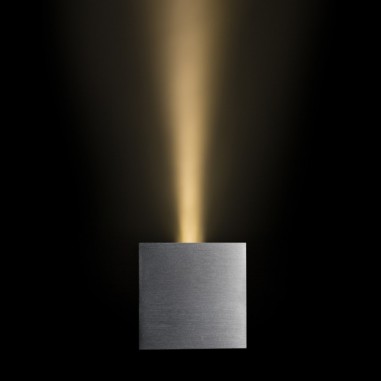 Applique murale en aluminium et son faisceau lumineux