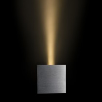 Applique murale en aluminium et son faisceau lumineux