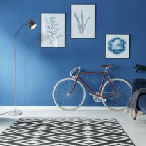 Lampadaire design noir chrome rendu