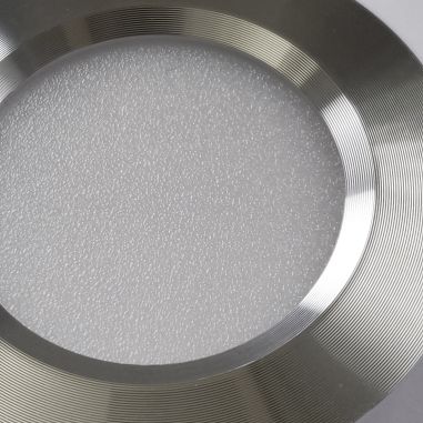 Détail spot LED faible profondeur placard