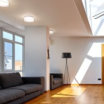 Grand luminaire noir design salon