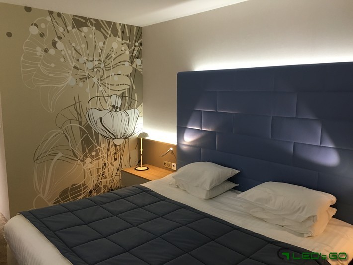 Chambre d'un hôtel avec ruban LED 