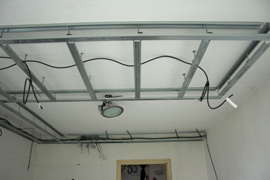 Supports des rubans de LED et du plafond