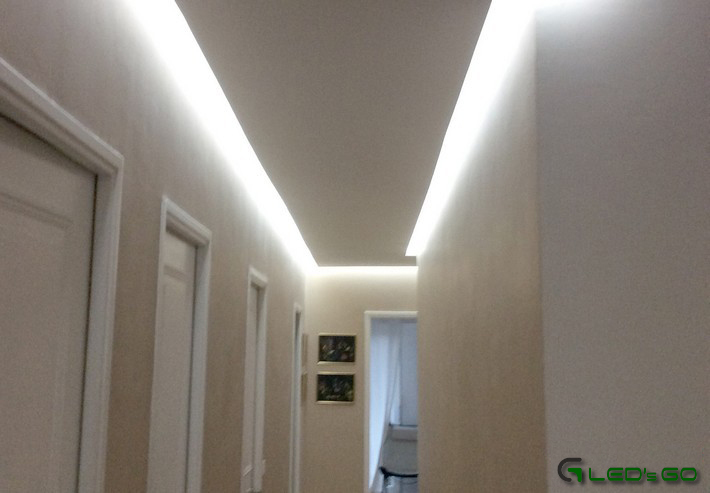 Corniche LED couloir